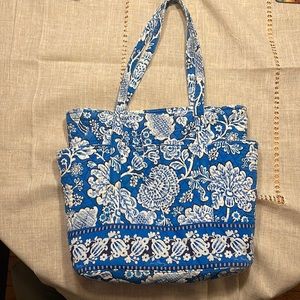 Rare Vera Bradley Go Round tote in blue Lagoon- retired